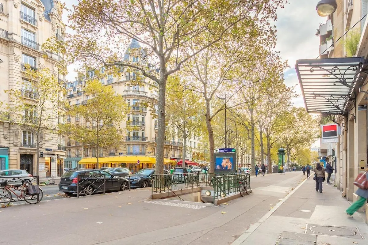 Paris Eiffel Studio 0*,  Francia